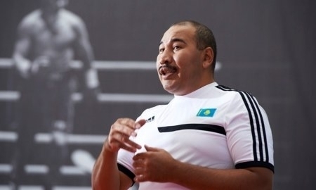 Олимпийский чемпион из Казахстана рассказал о прогрессе узбекских боксеров