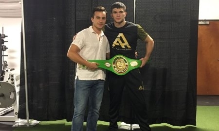 Фото и видео после титульного боя Ахмедова с Хиллом-младшим