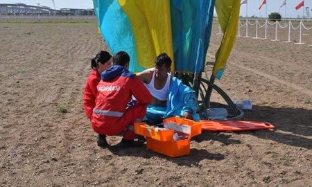 Наездника из Турции увезла скорая с поля на чемпионате мира по кокпару