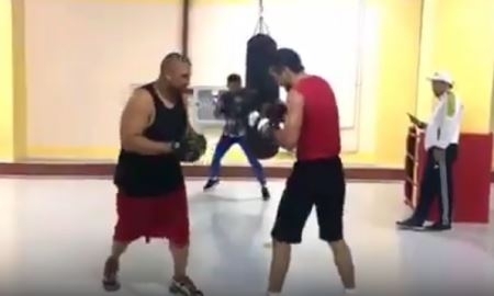 Ербосынулы продолжает подготовку к бою в андеркарте Ислама