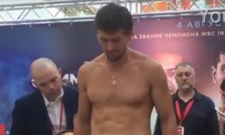 Видео церемонии взвешивания боя Акбербаев — Барашьян