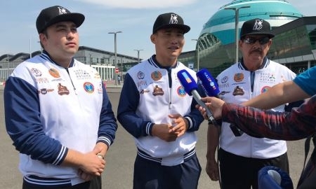 Фоторепортаж с прибытия Ислама в Астану