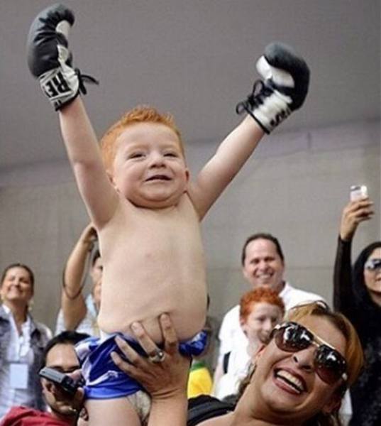 Соперник Головкина «Канело» показал свое детское фото