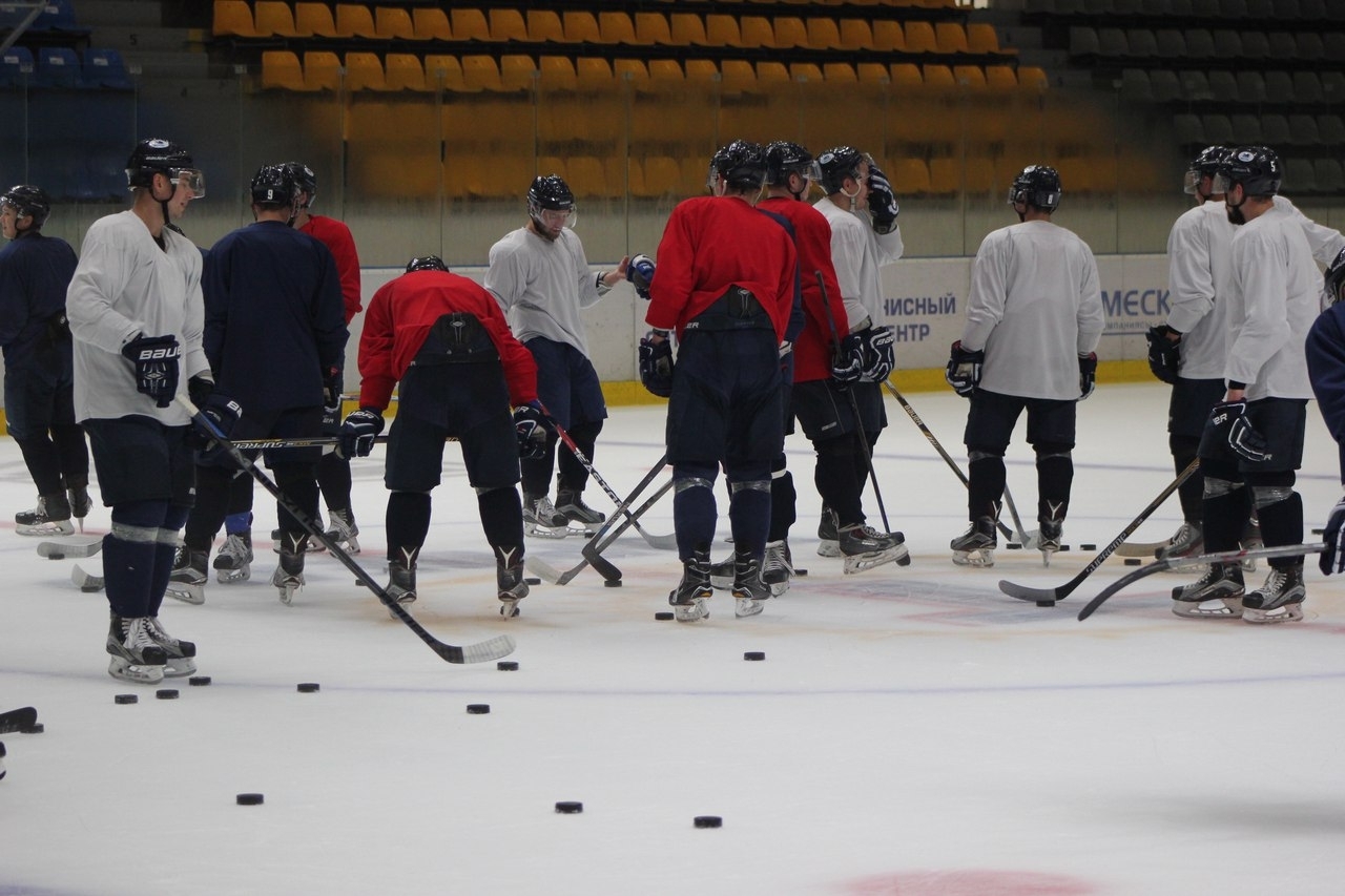 Фоторепортаж с ледовой тренировки «Торпедо»