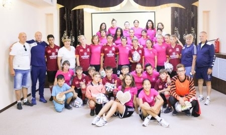 Фоторепортаж с посещения женской команды «Окжетпеса» детского дома