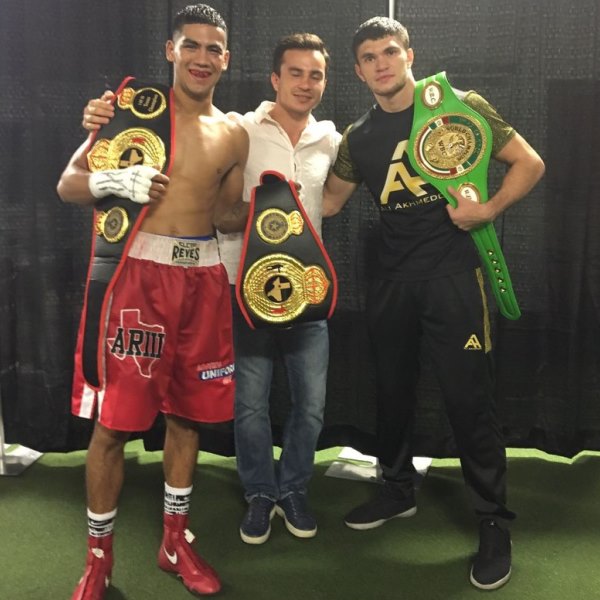 Фото и видео после титульного боя Ахмедова с Хиллом-младшим