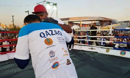 Фото с открытой тренировки Каната Ислама в Астане