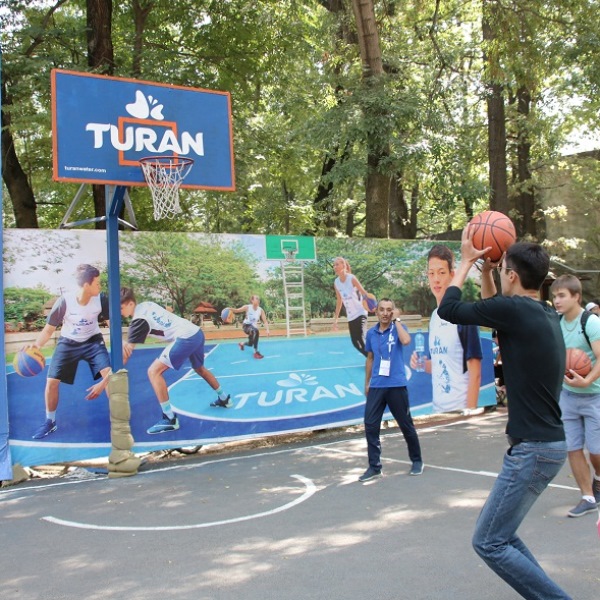 В Алматы экстремалы из разных стран мира показали, на что способны