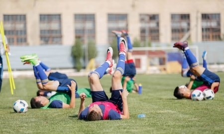 Фоторепортаж с тренировки молодежной сборной Казахстана в Актобе