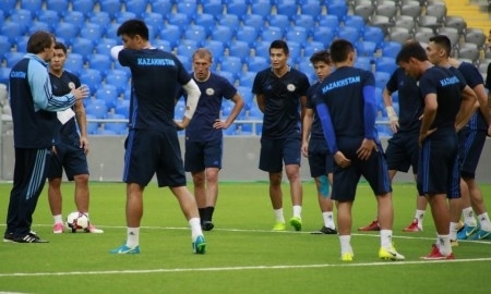 Фоторепортаж с тренировки сборной Казахстана в Астане