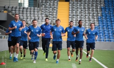 «Астана» возобновила тренировки