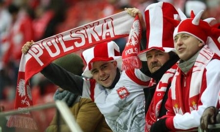 «После поражения 0:4 нужно выместить весь свой гнев на казахстанцах». Польские болельщики — о матче с Казахстаном