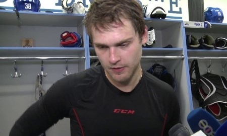 Защитник «Салавата Юлаева» отметил вратаря «Барыса»