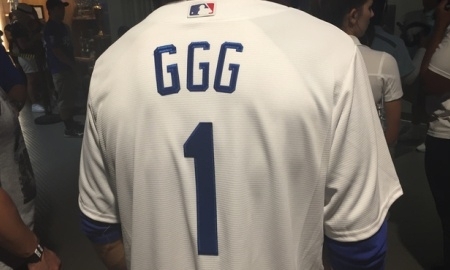 Головкину на бейсболе подарили именной джерси