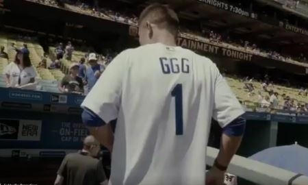 Видео первого торжественного вбрасывания Головкина перед бейсбольным матчем в Лос-Анджелесе