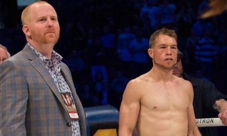 Промоутер Кука считает, что Ислам победил благодаря ударам ниже пояса