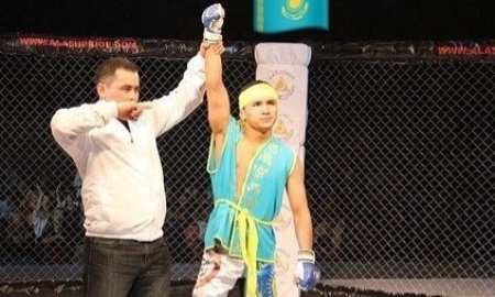 Кайрат Ахметов победил филиппинца на турнире в Индонезии