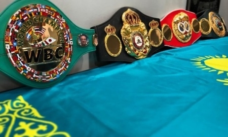 Головкин показал все свои пояса перед боем с Альваресом