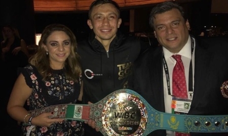 Геннадию Головкину вручили специальный пояс WBC