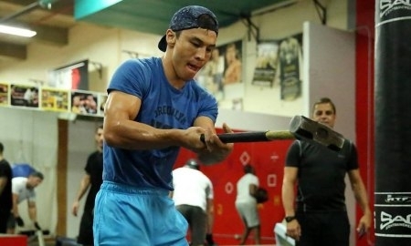 Батыр Джукембаев продолжает подготовку к октябрьскому бою