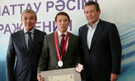 Борец Тенизбаев получил серебряную медаль Олимпиады-2008
