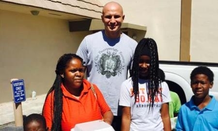 Дычко помог пострадавшим от урагана во Флориде