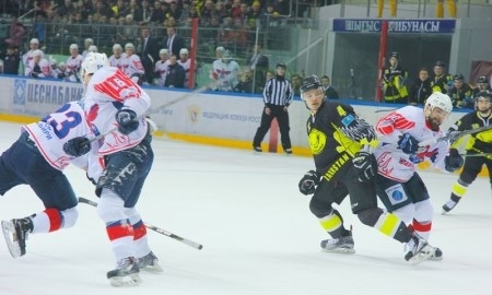 «Сарыарка» обыграла «Сокол» в матче ВХЛ