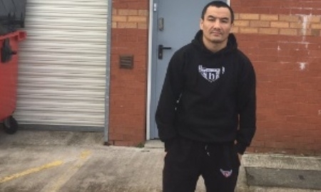 Жакиянов заказал экипировку на бой с Барнеттом