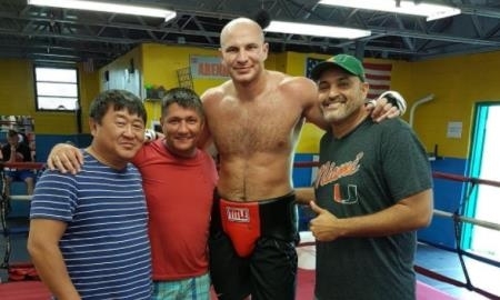 Дычко готовится к дебюту на профи-ринге в Майами