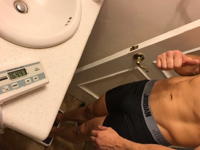 Головкин прошел взвешивание по правилам WBC за 7 дней до боя с «Канело»