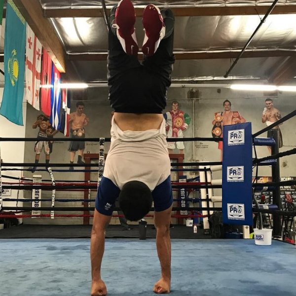 Рахманкулов продолжает подготовку к дебютному бою на профи-ринге в США