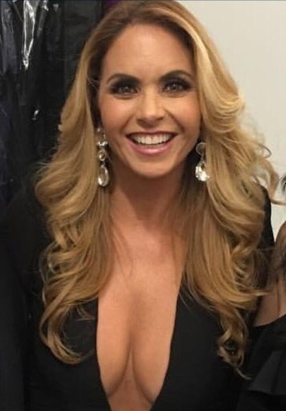 Как эффектная мексиканская певица украла шоу у Головкина и Альвареса