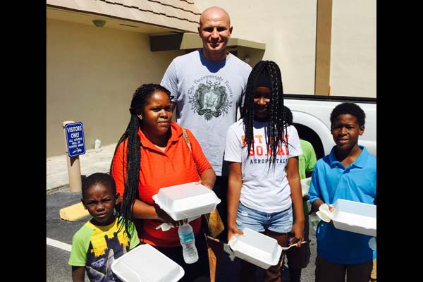 Дычко помог пострадавшим от урагана во Флориде