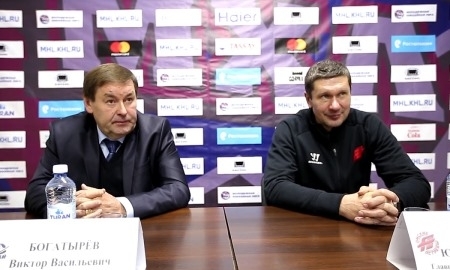 Видео послематчевой пресс-конференции игр МХЛ «Алтай» — «Омские Ястребы» 4:1, 1:6