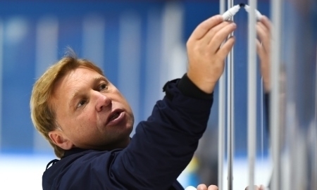 Евгений Корешков: «После первого периода в раздевалке и тренерской „Барыса“ отключили свет. Все установки проводили в темноте»