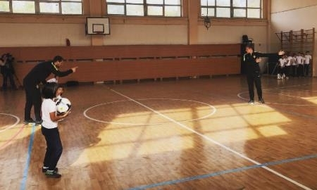 Организованная «Кайратом» программа «Уроки футбола» стартовала в Алматы