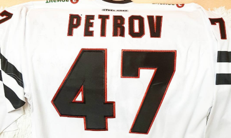 «Респект мужикам за подгон!». Казахстанский боксер получил подарок от ХК «Трактор»