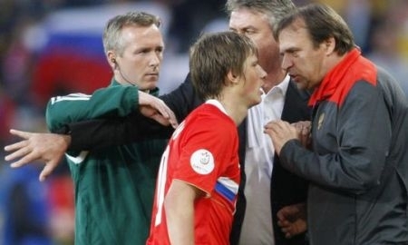 Championat.com: «Кто там предлагал назначить Бородюка главным тренером сборной России после Гуса Хиддинка?»