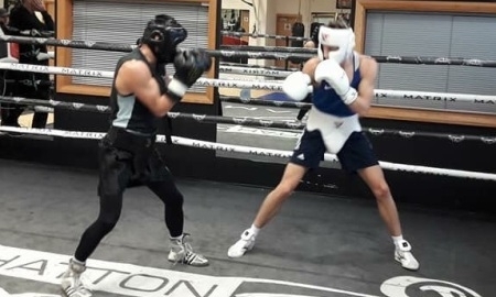 С кем спаррингует Жакиянов перед боем с Барнеттом