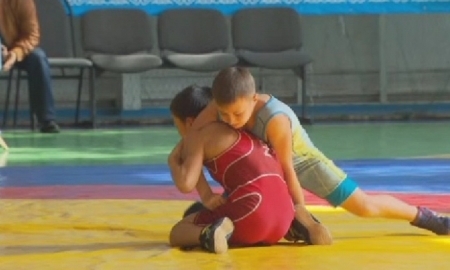 Международный турнир по вольной борьбе среди подростков состоялся в Алматинской области