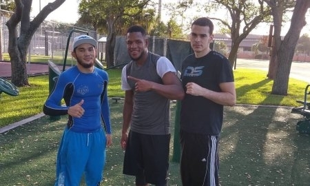 Шарибаев продолжает подготовку к бою 28 октября в США