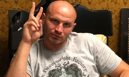 Дычко одержал вторую победу нокаутом на профи-ринге