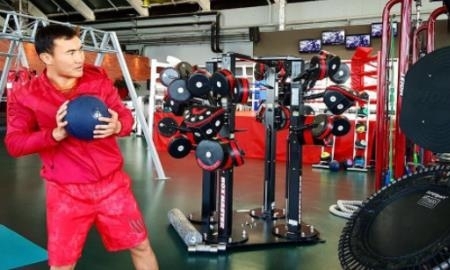 Канат Ислам продолжает тренировки в США