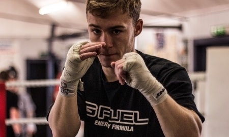 Тренер шотландца доволен тем, как его боксер смотрелся в спаррингах с Жакияновым