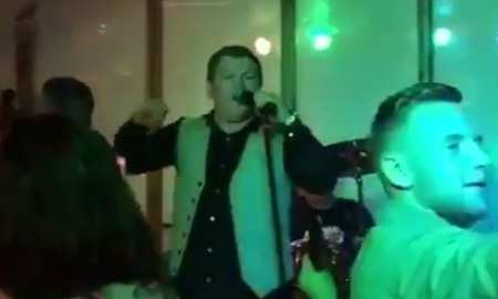 Как тренер Жакиянова пел в баре перед боем с Барнеттом