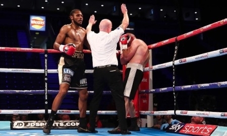 Непобежденный британец нокаутировал венгерского «мешка» в рамках вечера бокса Жакиянов — Барнетт