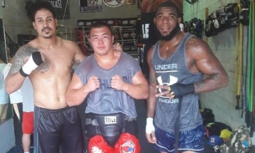 Мусадилов продолжает подготовку к дебютному бою на профи-ринге в США