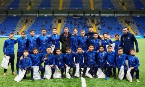 Бейсебеков и Деспотович наградили «Астану-2004»