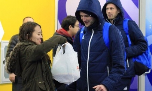 Болельщики «Астаны» подарили Шитову торт на День рождения