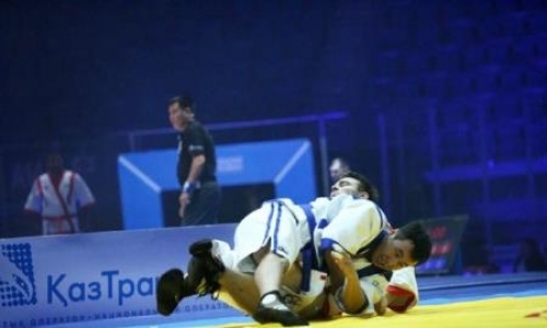 Два казахстанских балуана вышли в финал чемпионата мира по қазақ күресі в Астане